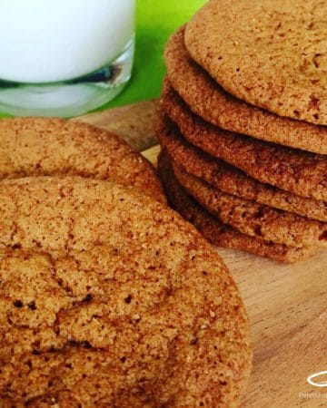 Easy Spice Cookies perfect for the holidays. Easy to make and bursting with flavor. Spice Cookies with cinnamon, nutmeg and ginger. Perfect Christmas cookie!