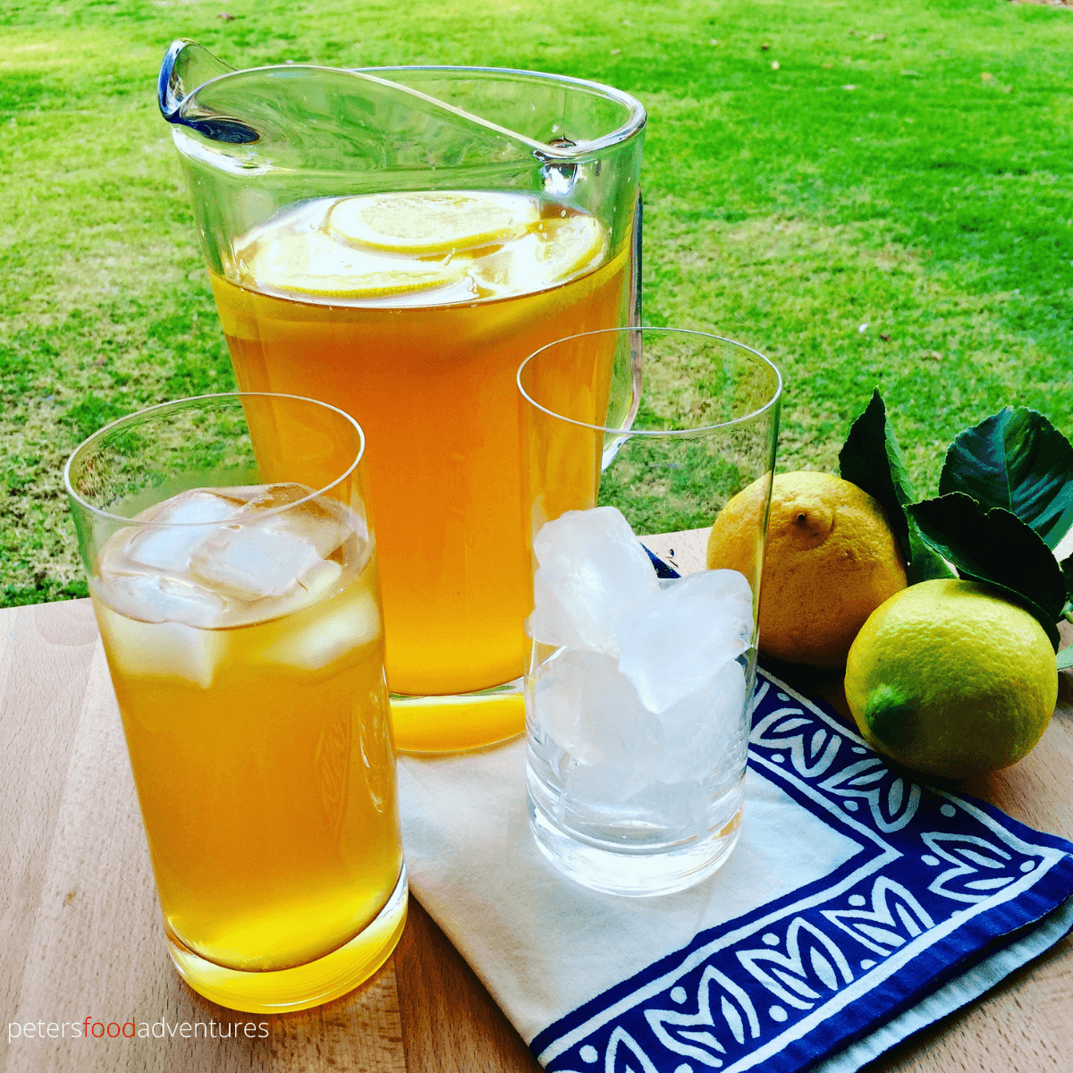 Homemade Lemon Iced Tea recipe. This classic recipe perfect for the summer. Full of antixodants, and you get to control the sugar! So easy to make with freshly lemons and black tea!