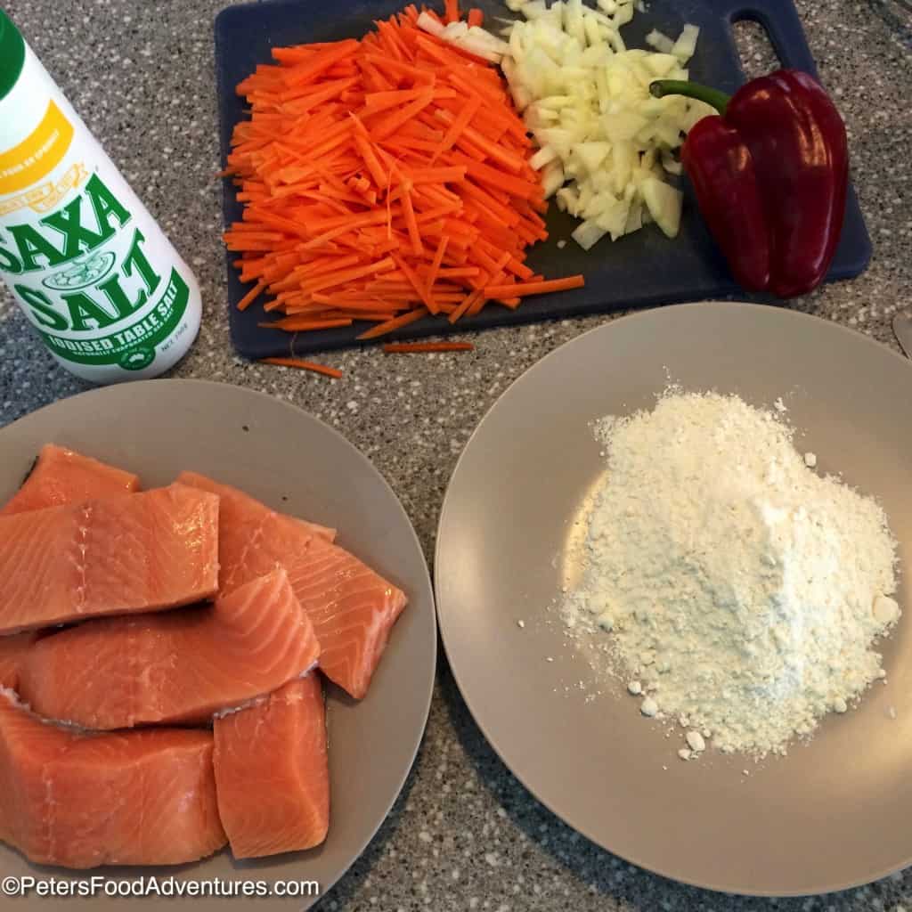 Salmon fillets, flour and vegetables