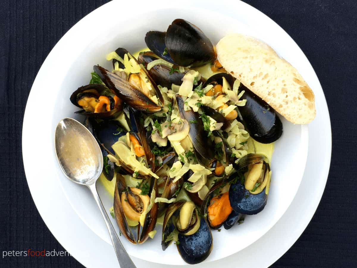 bowl of mussels in white wine
