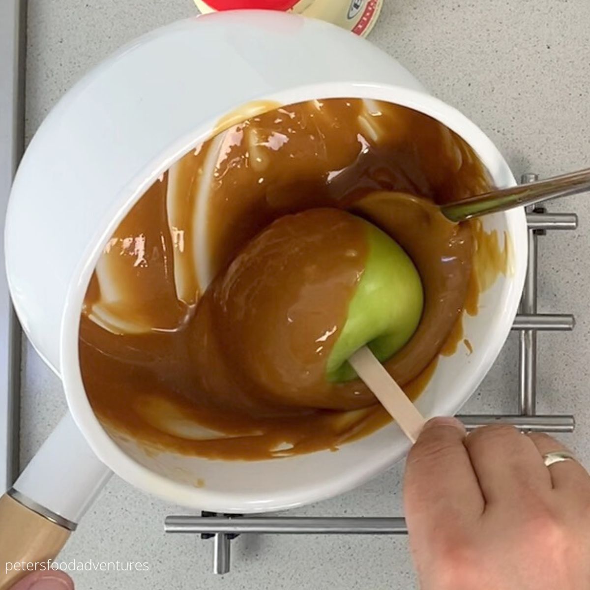 dipping apples in caramel