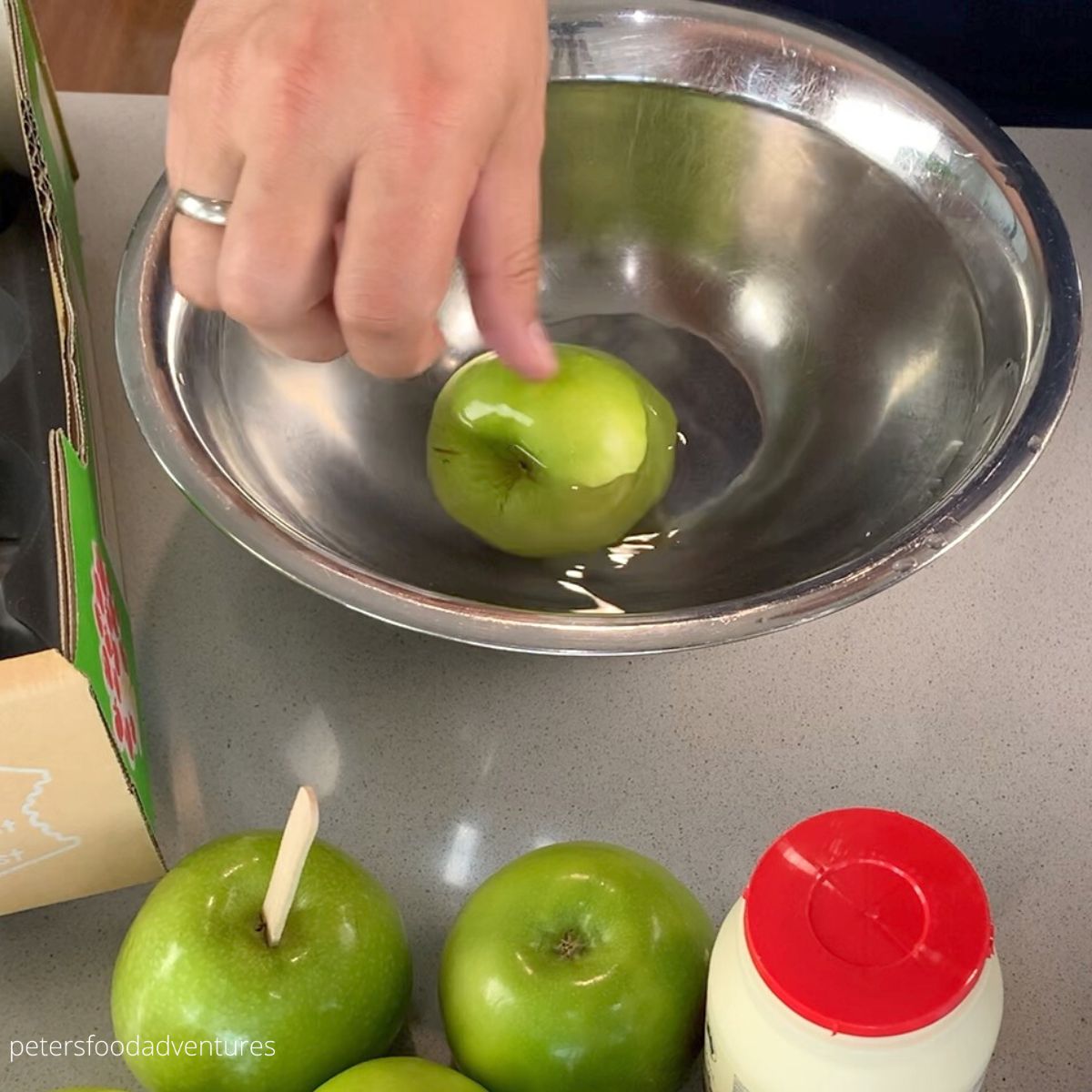 washing apples